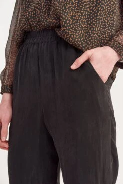 Henri Cupro Joggers - Black -AGOLDE Style 0074 Henri Cupro Black 1403 web daa33ce5 b28a 429d 90b0 21fe26b0df69