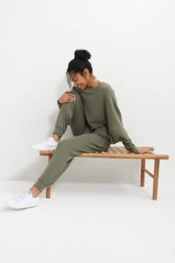 Dominique Reverie Terry Sweatshirt - Vetiver - ReAmour -AGOLDE Style 0271 Dominique Reverie Terry Vetiver 0718 Web afd062ed 1be3 4004 85dd c251376bde49