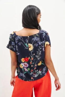 Margeaux Zero-Waste Blouse - Provence Floral -AGOLDE Style 0357 Margeaux Zero Waste Tee Provence Print 1593 web a7147ce6 9344 4a83 82fb acba689ad58c