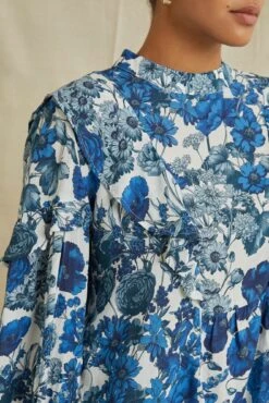 Clara Ecovero Blouse - Elsinore Blue -AGOLDE Style 0485ClaraElsinoreBlue 7002 web 28fe8772 4d86 421f 8f4f 9c9517e6f1e8