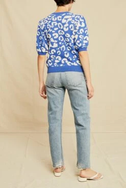 Genesis Sweater - Ivory And Blue -AGOLDE Style 0551 Genesis Ivory Blue Animal Jacquard 0567 web f370d6d7 6a68 4e00 a106 359add07ca89