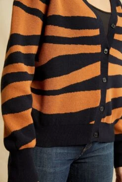 Tessa Organic Cotton Cardigan - Rust Black - ReAmour -AGOLDE Style 0619 Tessa Zebra Jacquard 1438 web d0d260bf 4168 41e1 a191 98fcbfa36a74