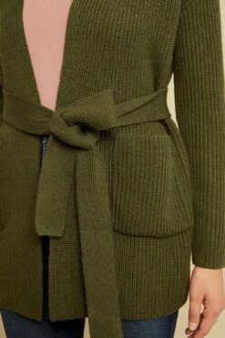 Zuma Wool Cardigan - Olive -AGOLDE Style 0627 Zuma Olive 1646 web 9565e7e8 5ef6 4135 bc63 0f45355cfdef