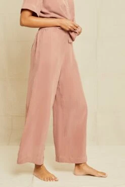 Mabel Cottonseed Cupro Pajama Pants - Quartz -AGOLDE Style 211013 AV October ECOMM 0222MabelPJBottomQuartzCupro 6215 web 363caee4 3660 4cc4 9a2b e758a7241e08