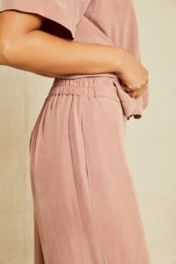 Mabel Cottonseed Cupro Pajama Pants - Quartz -AGOLDE Style 211013 AV October ECOMM 0222MabelPJBottomQuartzCupro 6276 web 3384707f f21c 44f4 9fa6 d0870185639e