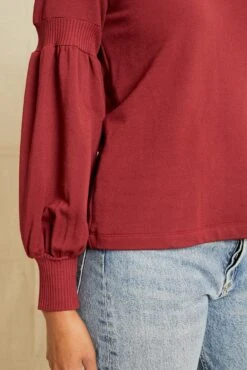 Maggie Luxe Fleece Top - Mulberry -AGOLDE Style 211013 AV October ECOMM 0699MaggieMulberryLuxeFleece 7588 web 012e7c4c ed6e 44b2 ad42 f616916e20c5