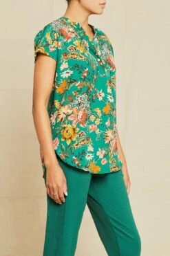 Renata Washable Silk Blouse - Rosalind Floral -AGOLDE Style 211013 AV October ECOMM 1068RenataWashableSilkRosalindFloral 7909 web f4bfab89 97da 4891 a0cc b6711c9074f6