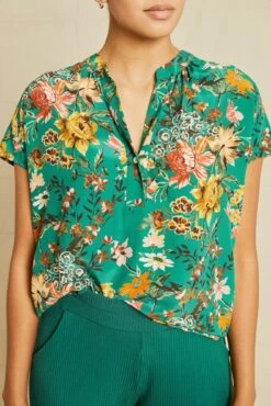 Renata Washable Silk Blouse - Rosalind Floral -AGOLDE Style 211013 AV October ECOMM 1068RenataWashableSilkRosalindFloral 7971 web 949c4421 f172 43a5 ac13 3664efee8169