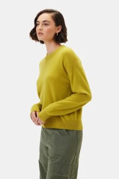 Pearl Cashmere Sweater - Pistachio -AGOLDE Style 25 10233 Deacon White 2