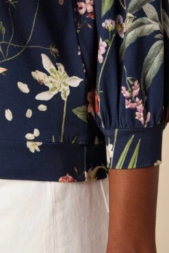 Issa Viscose Knit Tee - Gemini Navy 7 Issa Viscose Knit Tee - Gemini Navy -AGOLDE Style 26 Issa Viscose Gemini Navy 4