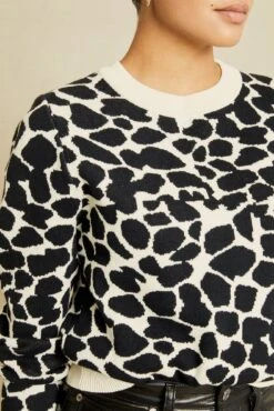 Mary Organic Cotton Sweater - Cobblestone Dot - ReAmour -AGOLDE Style 9827 Mary Cobblestone Print 10175 web d5f6e9d7 59d4 4b24 af21 0e206a707ce2