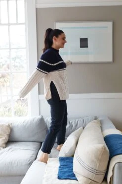 Sena Wool Sweater - Ivory Navy Stripe - ReAmour -AGOLDE Style Capture One Catalog0687 8a8bf9da 3b4e 4900 b823 4cbcd2dde91b