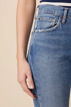 AGOLDE Riley High Rise Straight Crop Jean - Collective -AGOLDE Style Riley Collective 5 2f256c03 14aa 4218 93c5 25fe5f99bb92