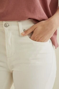 AGOLDE Exclusive Sophie Crop Jean - Glimpse White -AGOLDE Style agolde sophie skinny crop organic white 0075 web 4e15b475 1a24 4814 992b 9981e6429c0f