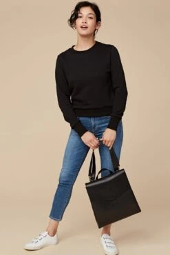 Beckett Shrunken Crewneck Sweatshirt - ReAmour -AGOLDE Style beckett black 0001 web 3f4f2ace 3798 407c ae16 596fc91a937f